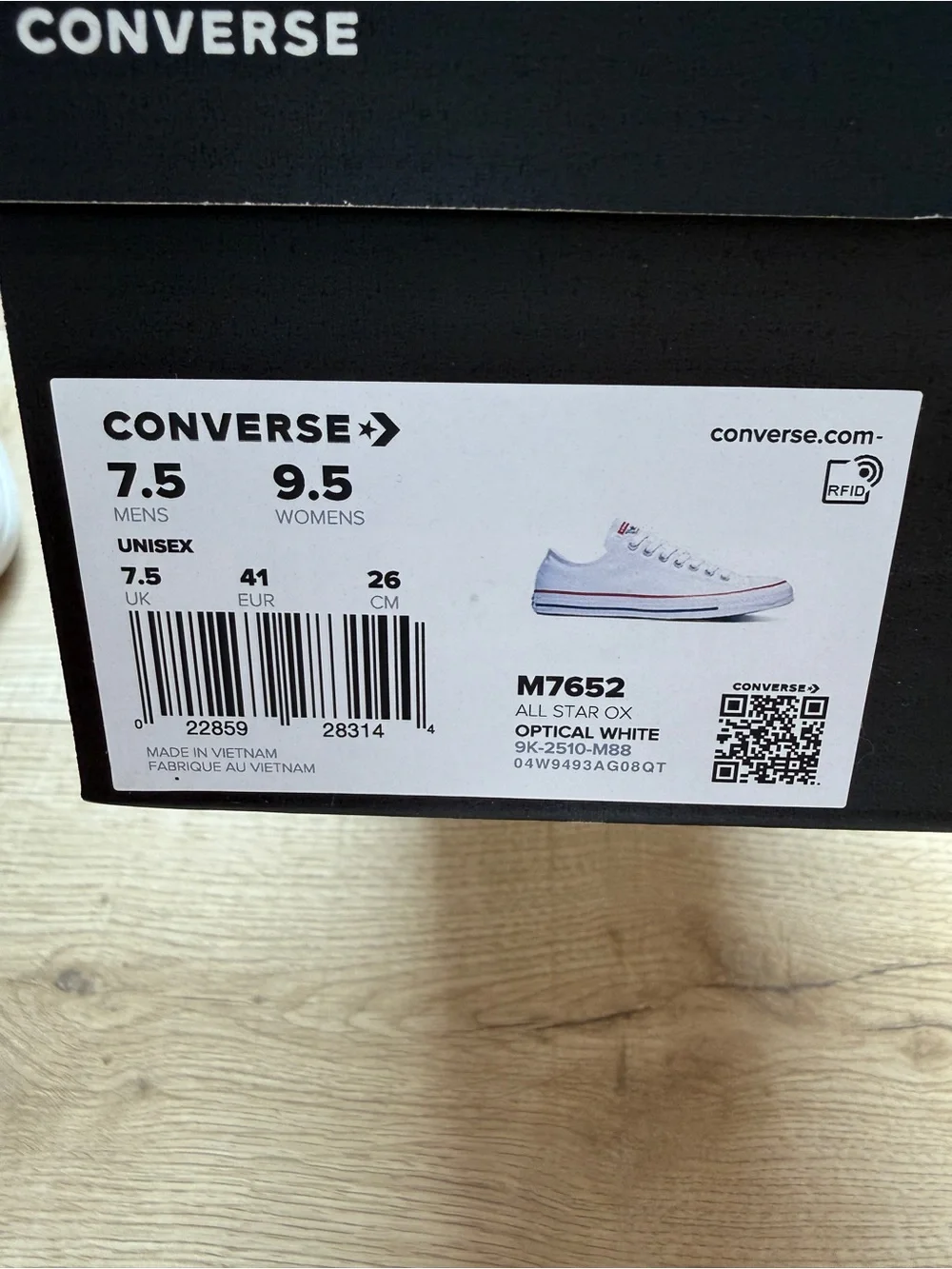 Converse Chuck Taylor All Star Low Top Sneaker | Men’s 7.5 US | Women’s 9.5 US